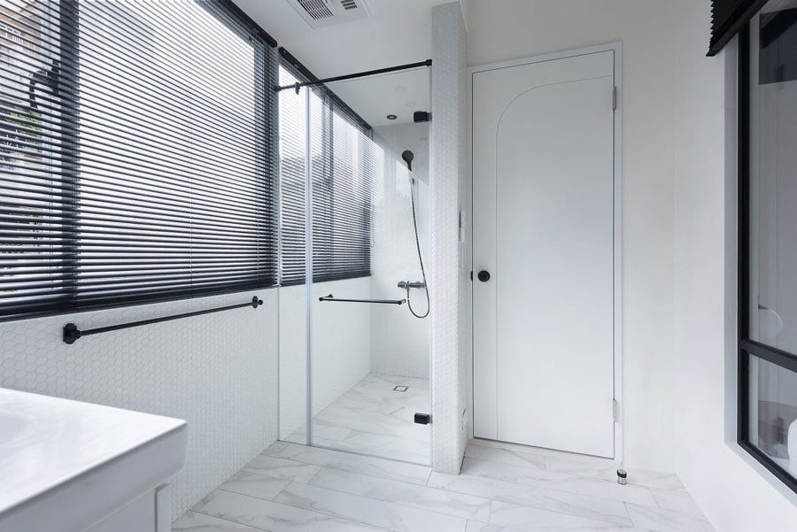 indruk Medisch wangedrag koolhydraat Grote raam tussen badkamer en slaapakmer - Badkamers voorbeelden
