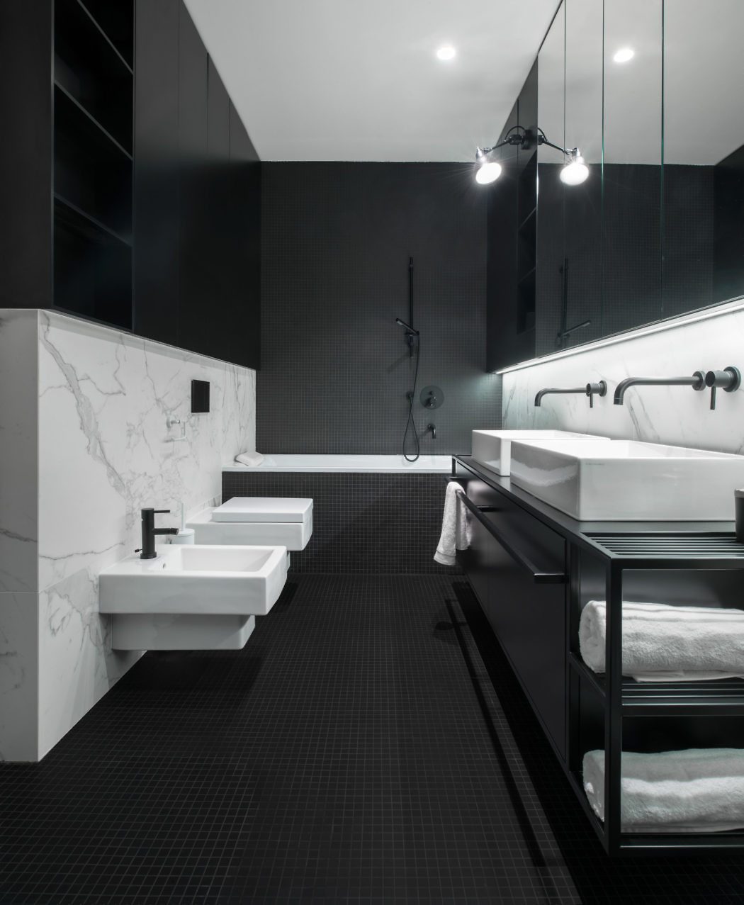 suiker tweede Passief Luxe moderne badkamer in zwart wit - Badkamers voorbeelden